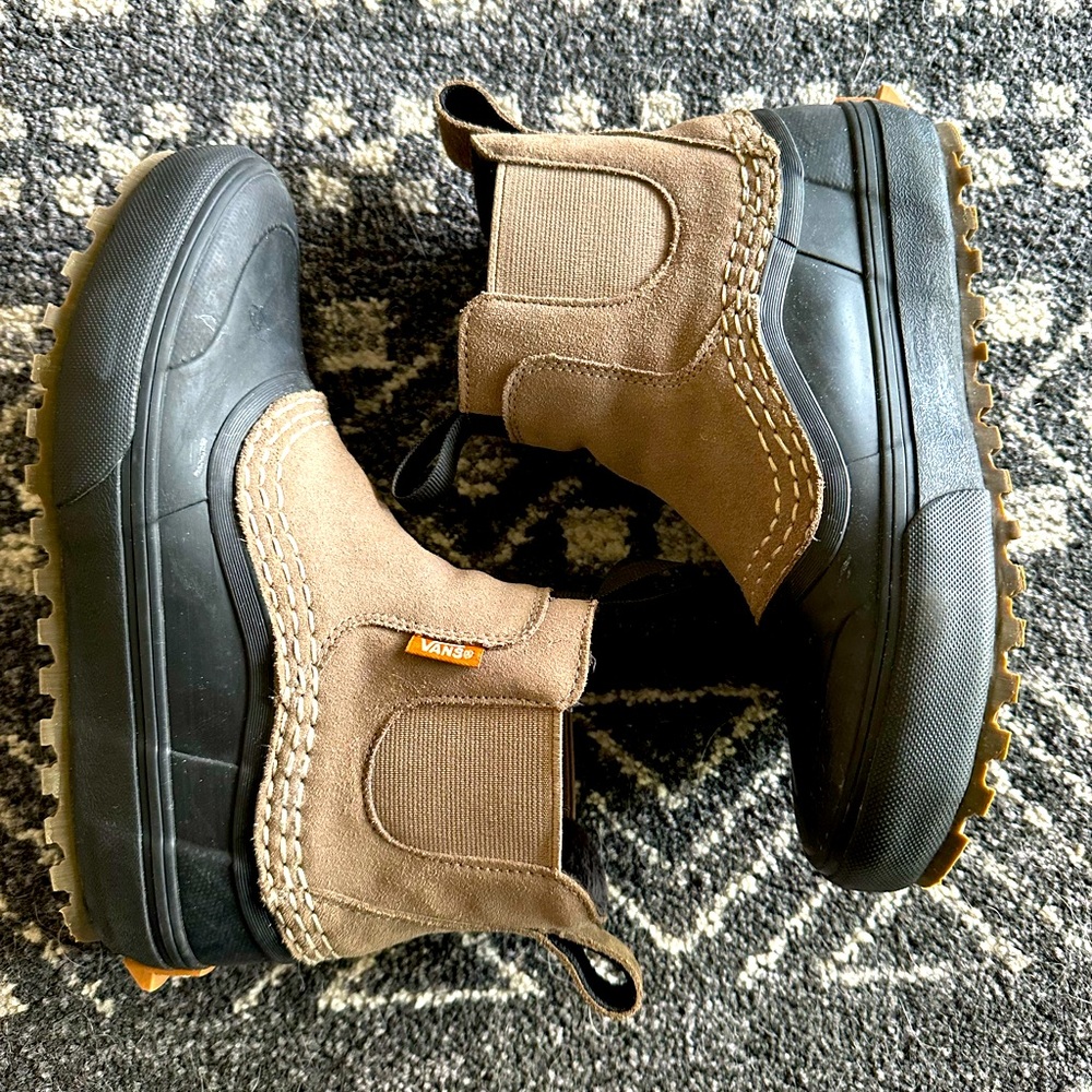 Standard Mid Chelsea Snow MTE Shoe